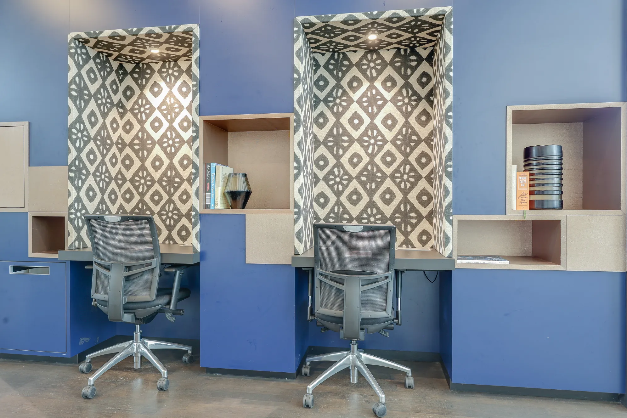 Meeting and work area at Tribes The Hague Central Station